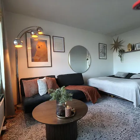 Snug Nook Middle Of